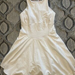 Lululemon Athletica White athletic Dress shorts lined built in bra size 6